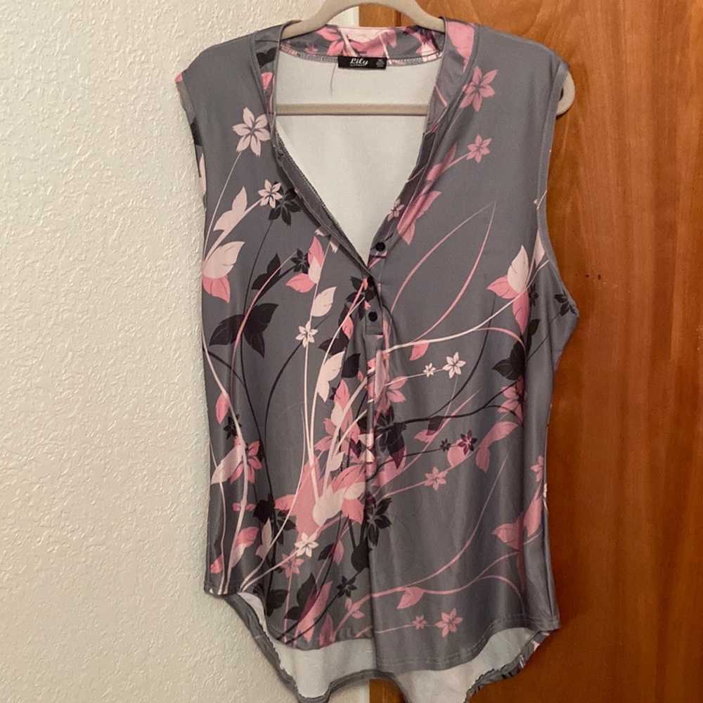Beautiful sleeveless tunic